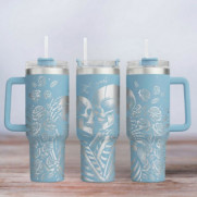 Tumbler mit Gravur - Motiv Skeleton Hugging - hellblau